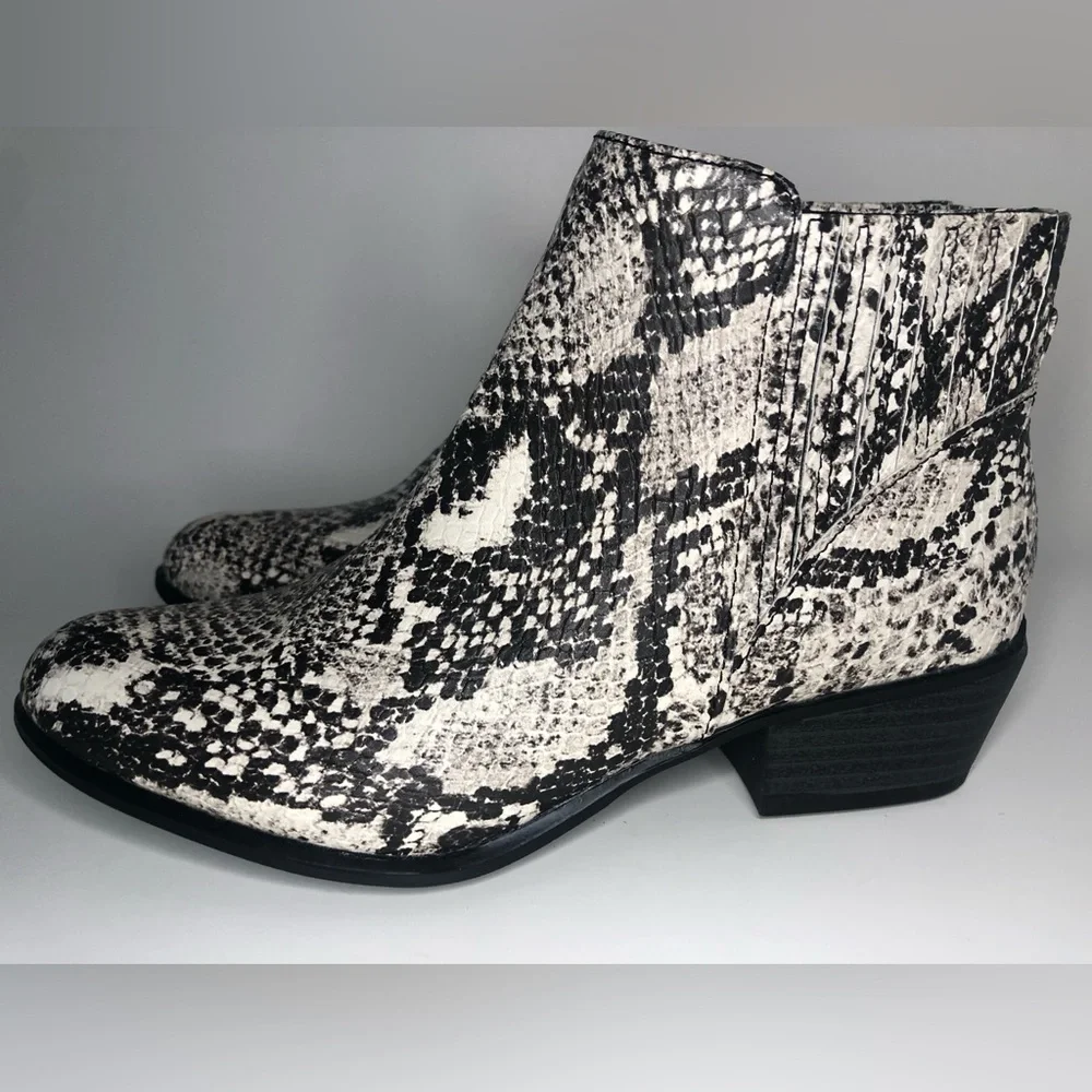 Union Bay Faux Snake Print Almond Toe Black and White Slip On Boot Size 6M NWT